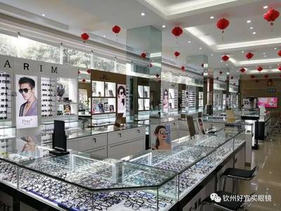 钦州眼镜城六周年店庆掀热潮，免费领镜引市民蜂拥而至